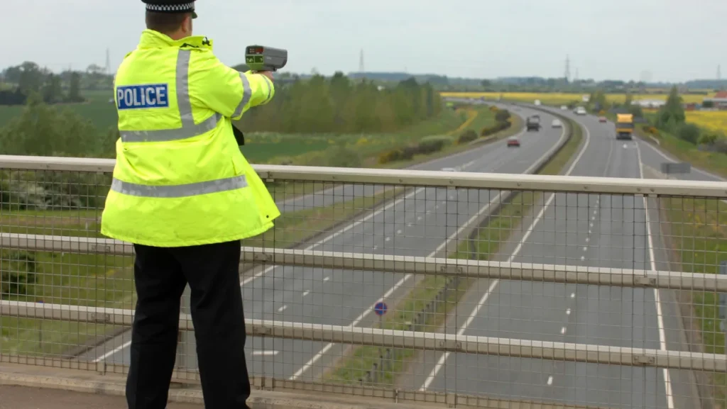How do Police Cars Detect Speeding