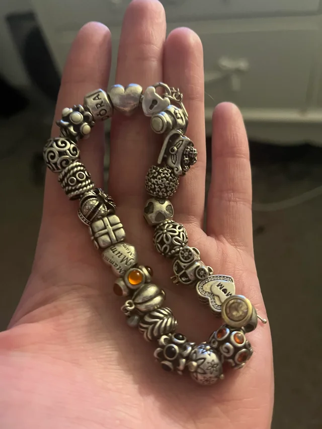 What makes Pandora jewelry unique